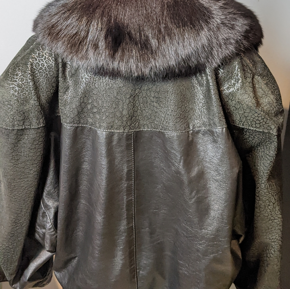 Vintage leather jacket with fur collar - Picture 8 of 16